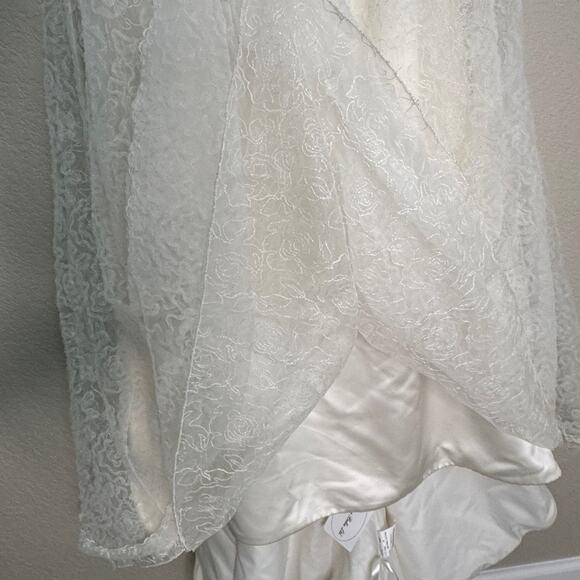 NWT- Wedding gown, strapless, ivory - Picture 11 of 16